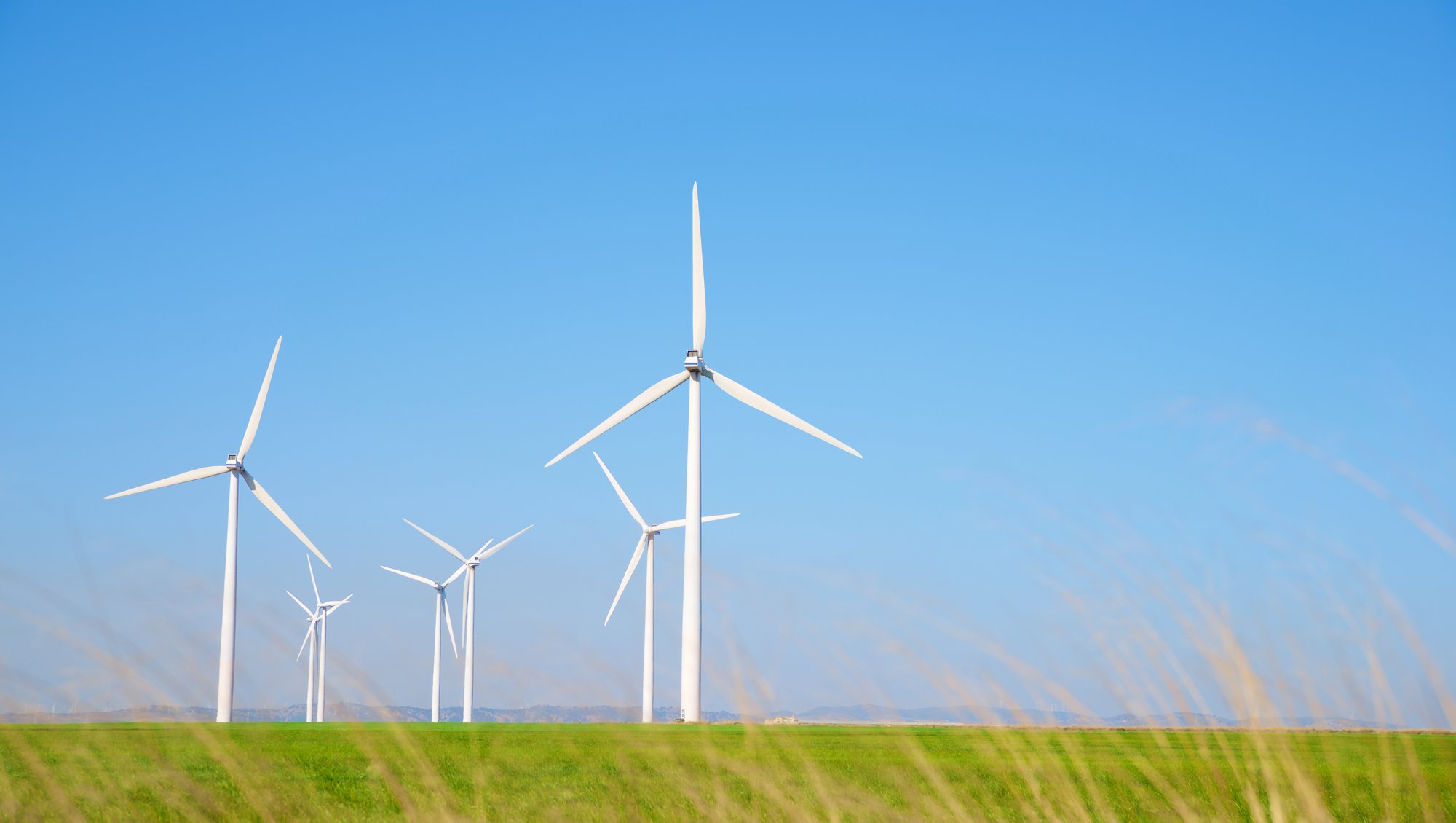 The CETEC consortium, comprised of Aarhus University, Olin, Vestas and the Danish Technological Institute, have received the Plastprisen 2023 at Plastindustrien's anniversary on 25 May at Industriens Hus for their work on developing a method for recycling wind turbine blades through. Photo: Colourbox