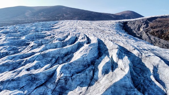 Facing the ice (Photo: Henry Henson) ©