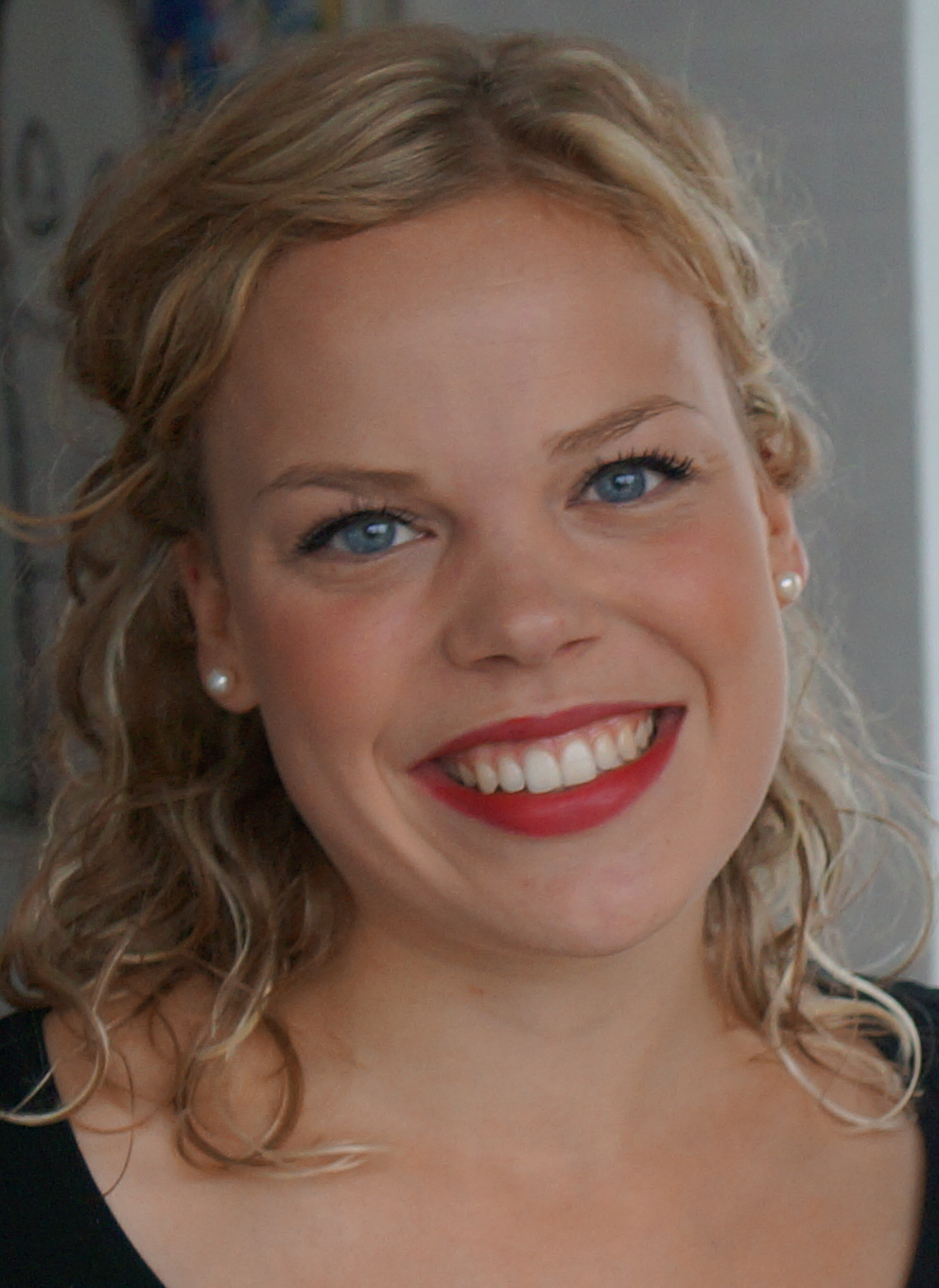 Nina Kølln Wittig, receives award for best oral presentation at the conference ”Bioinspired Materials: from understanding, through processing, to replication”. (Private photo by courtesy of Nina Kølln Wittig)