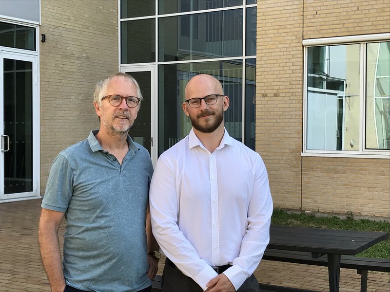 From left: Professor Jørgen Kjems (MBG and iNANO) and Morten Venø, CEO of Omiics (photo: Anne Færch Nielsen)